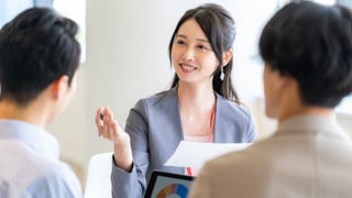 デジマ女子が課題をヒアリングしている様子 デジマ女子が課題をヒアリングしている様子