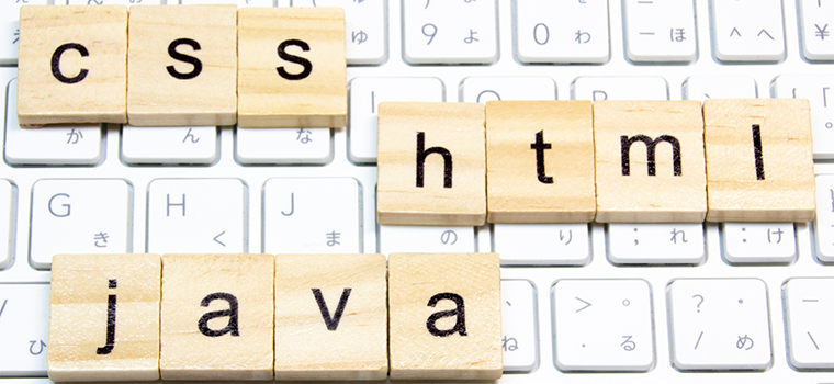 キーボードの上にcss html java の文字